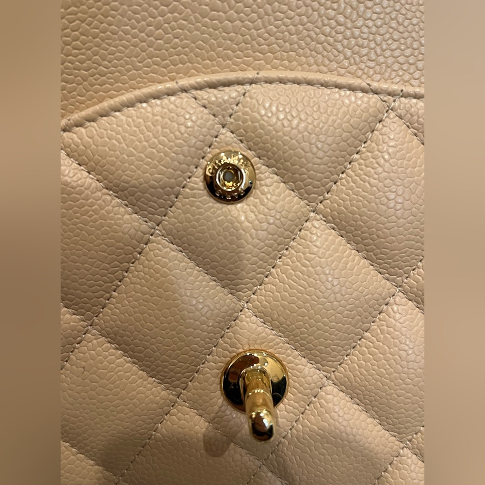 CHANEL Jumbo Beige Quilted Shoulder Bag - Picture 12 of 16